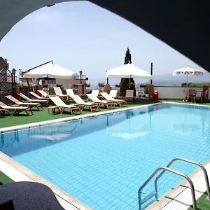villa-kristina.taorminaitalyhotels.com/